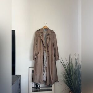 LIL | Women’s beige trench | size medium